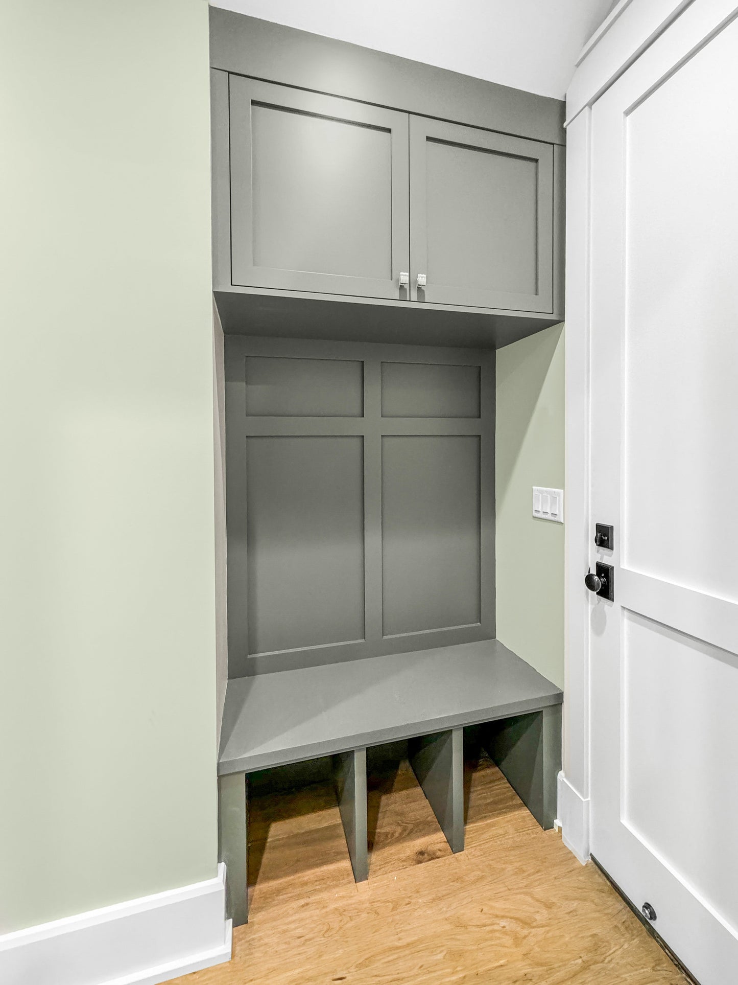 Elevate Your Entryway with Stylish Custom Mudroom Cabinets