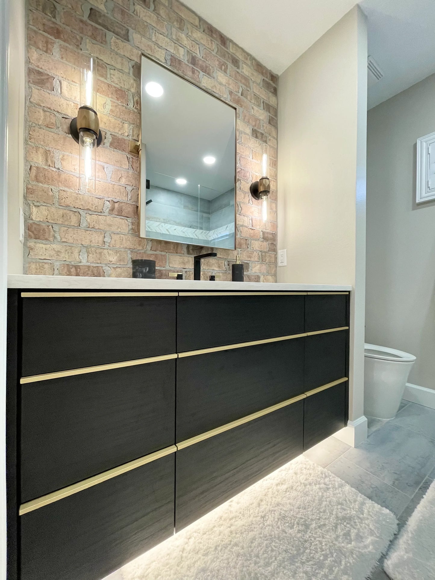 The Art of Grain-Matched Drawer Fronts: A Seamless Look for Your Vanity