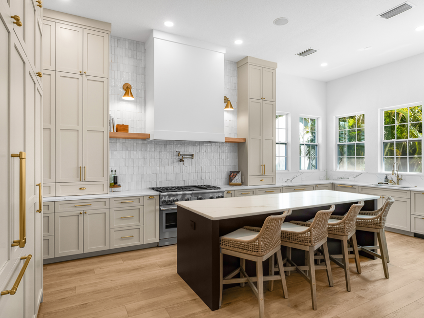 Open Shelving vs. Cabinets: Finding Your Kitchen's Perfect Fit